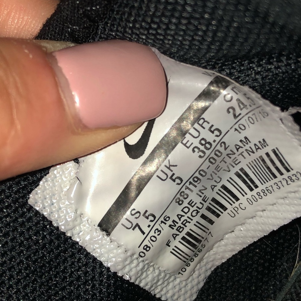 Nike’s 🙌🏻 - Picture 5 of 5